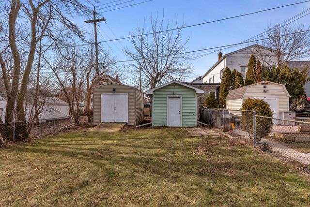 1461 S 91st STREET, West Allis, WI 53214