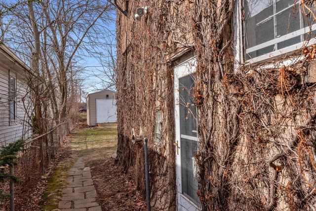 1461 S 91st STREET, West Allis, WI 53214