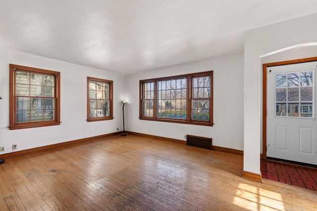 1461 S 91st STREET, West Allis, WI 53214