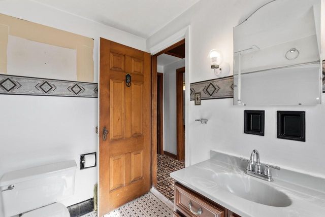 1461 S 91st STREET, West Allis, WI 53214