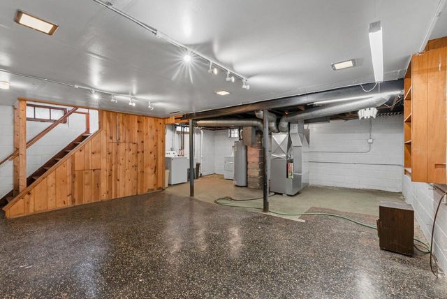 1461 S 91st STREET, West Allis, WI 53214