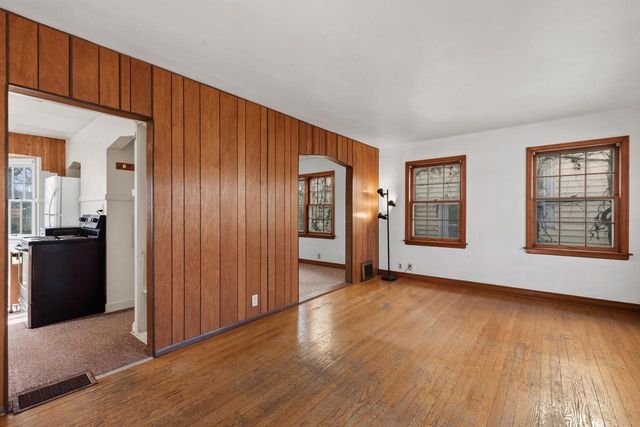 1461 S 91st STREET, West Allis, WI 53214