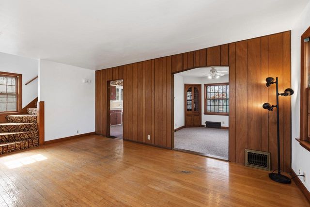 1461 S 91st STREET, West Allis, WI 53214