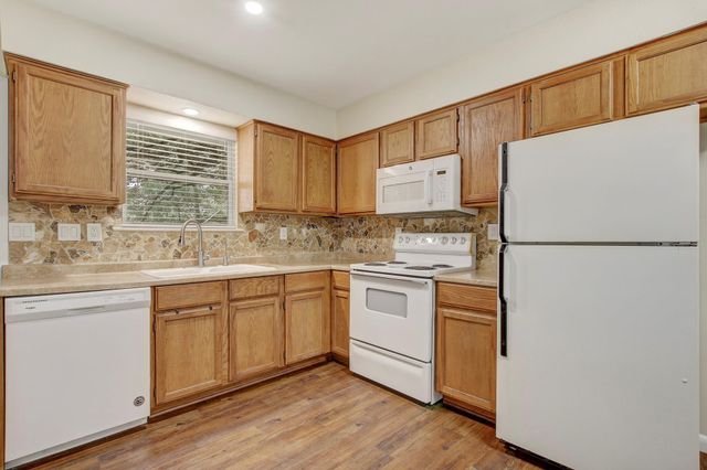 6902 Rifle BND, Austin, TX 78736