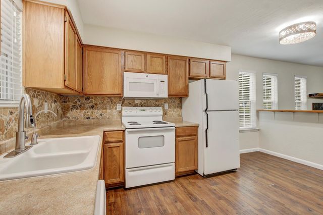 6902 Rifle BND, Austin, TX 78736