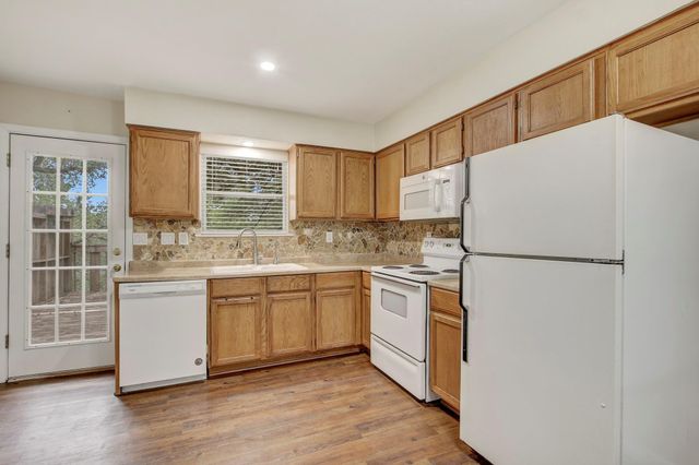 6902 Rifle BND, Austin, TX 78736
