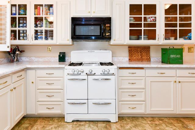 2060 Hagen Rd, Napa, CA 94558