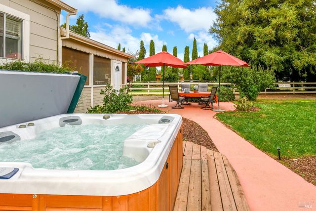 2060 Hagen Rd, Napa, CA 94558