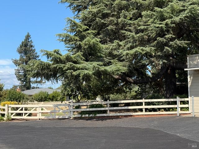 2060 Hagen Rd, Napa, CA 94558