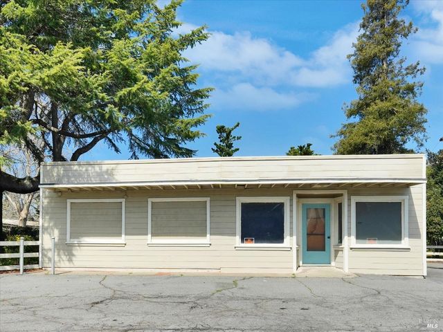 2060 Hagen Rd, Napa, CA 94558