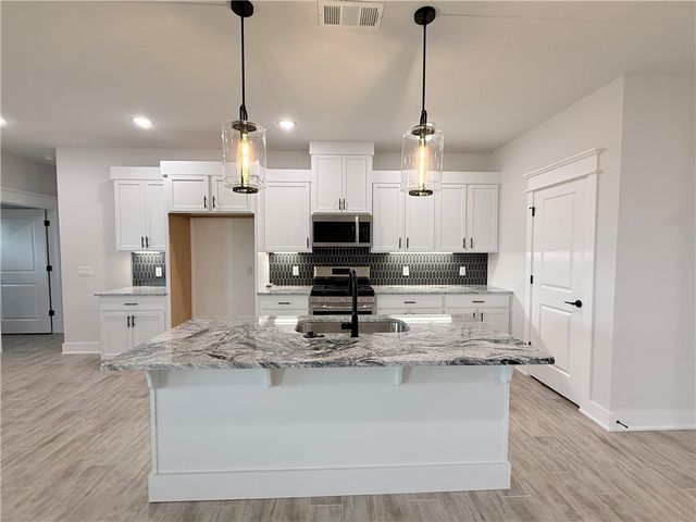 159 N Banner Avenue, Farmington, AR 72730