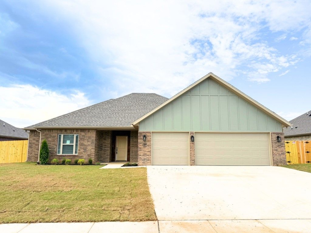159 N Banner Avenue, Farmington, AR 72730