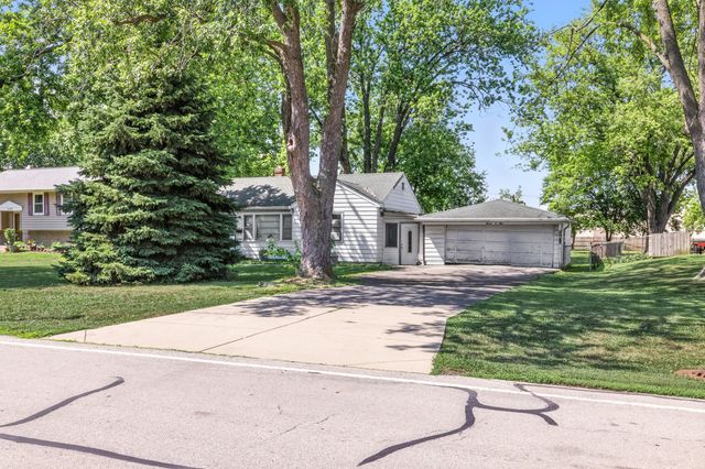 1108 Everett Lane, Des Plaines, IL 60018