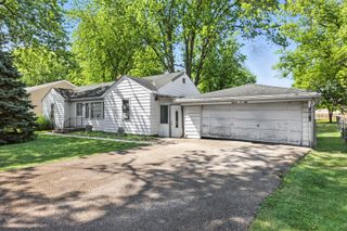 1108 Everett Lane, Des Plaines, IL 60018