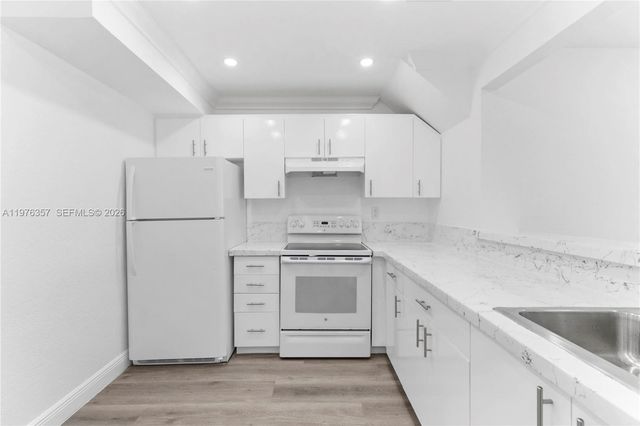 840 SW 105th Ave 310, Miami, FL 33174