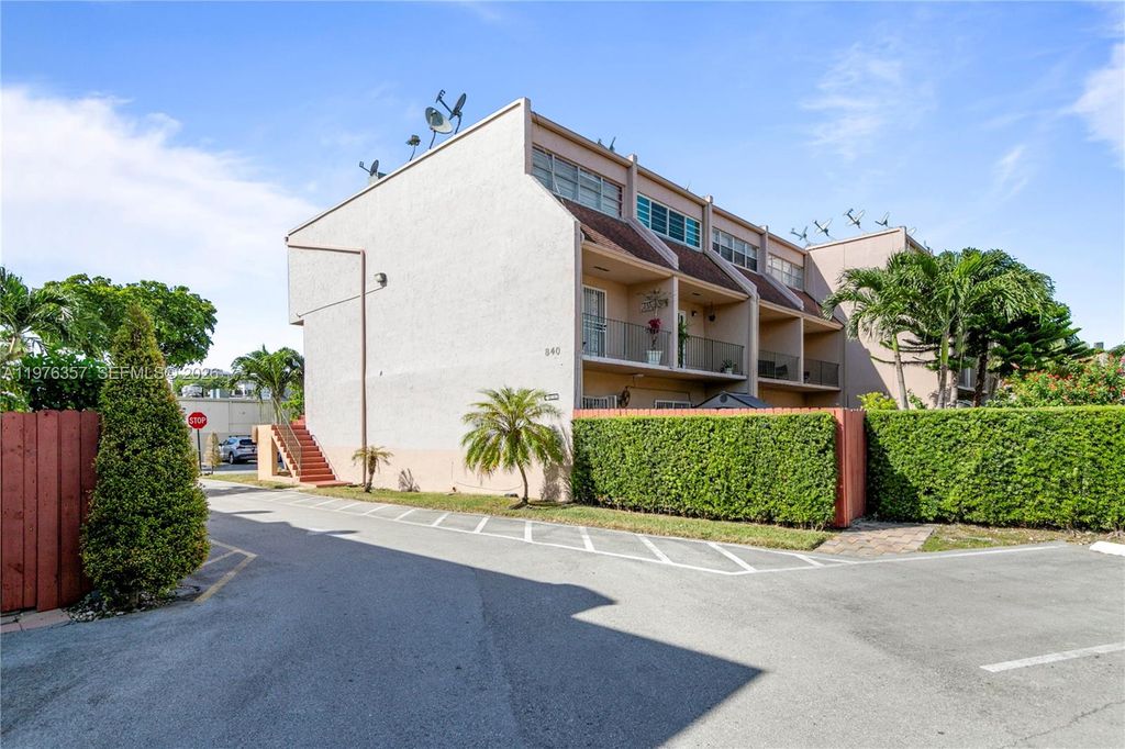840 SW 105th Ave 310, Miami, FL 33174