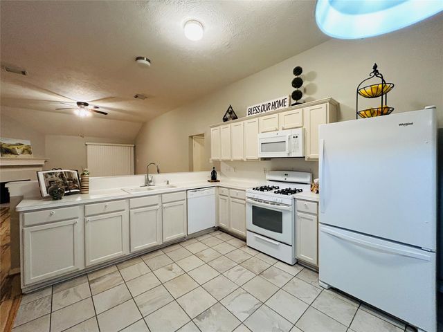 1404 Helmsley Drive, Rosenberg, TX 77471