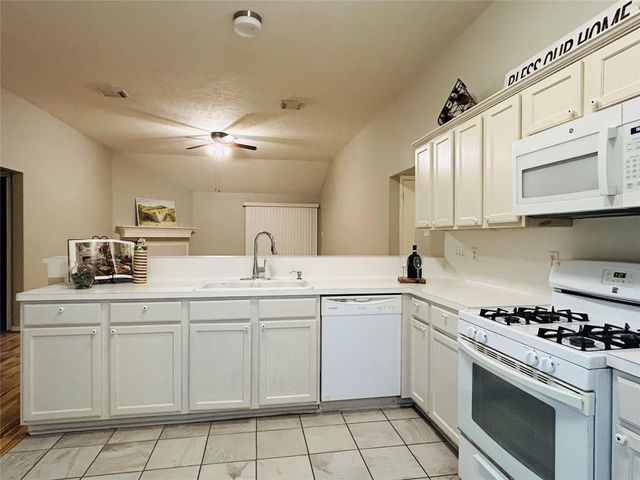 1404 Helmsley Drive, Rosenberg, TX 77471