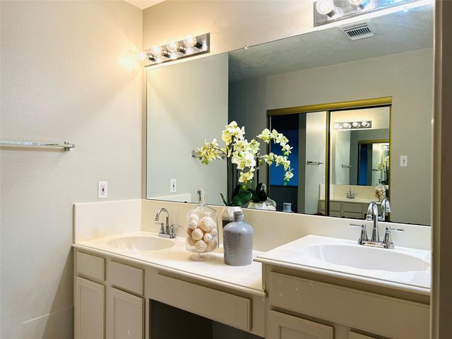 1404 Helmsley Drive, Rosenberg, TX 77471
