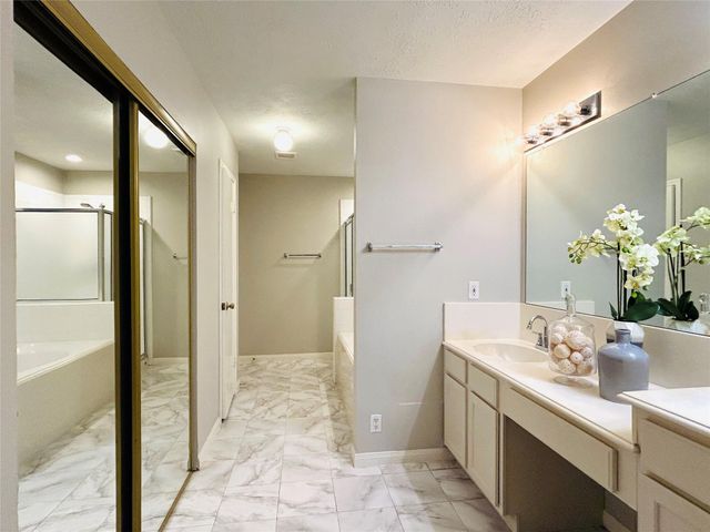 1404 Helmsley Drive, Rosenberg, TX 77471