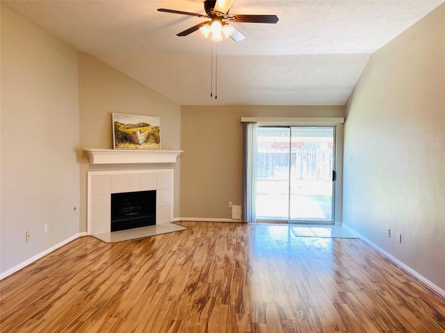 1404 Helmsley Drive, Rosenberg, TX 77471