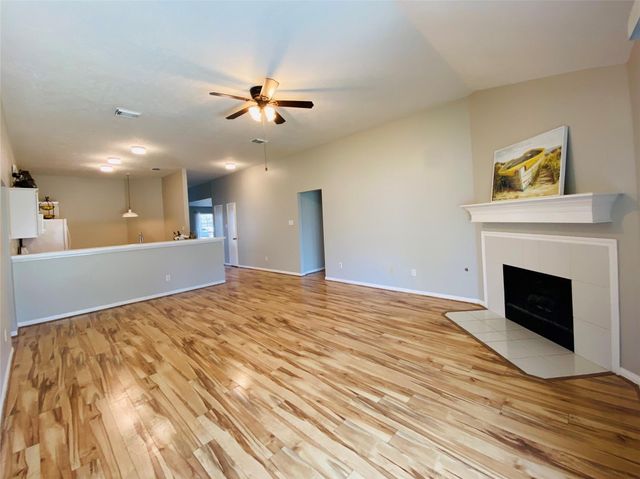 1404 Helmsley Drive, Rosenberg, TX 77471