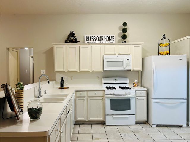 1404 Helmsley Drive, Rosenberg, TX 77471