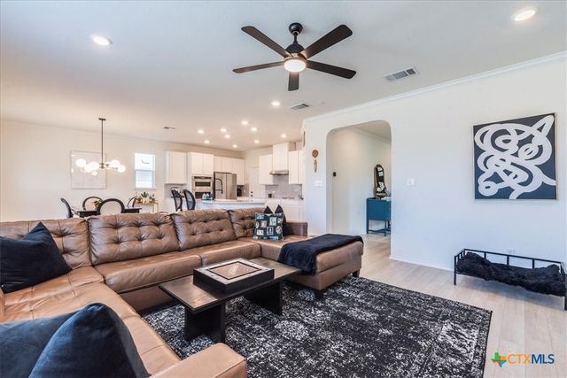 185 Six Shooter Drive, Kyle, TX 78640