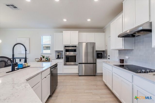 185 Six Shooter Drive, Kyle, TX 78640