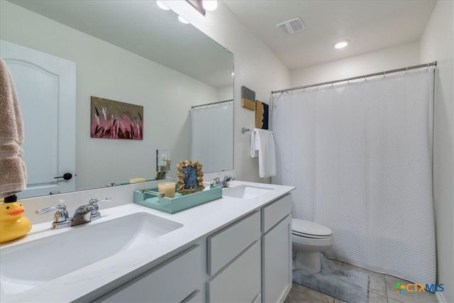 185 Six Shooter Drive, Kyle, TX 78640