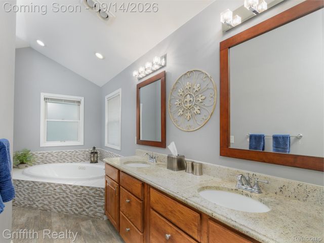 10183 Silver Lake Road, Green Oak Township, MI 48116