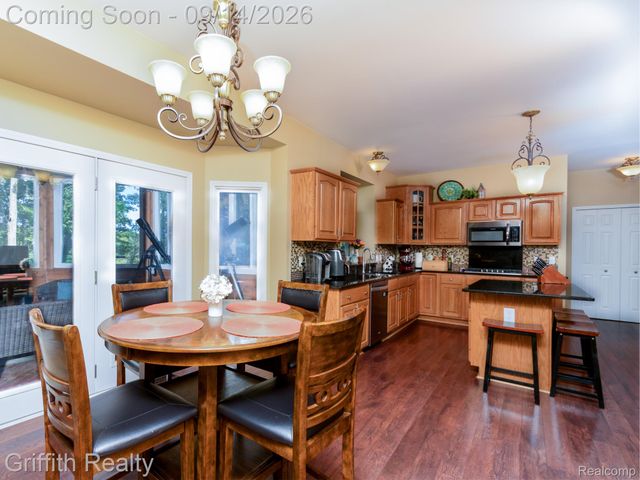 10183 Silver Lake Road, Green Oak Township, MI 48116