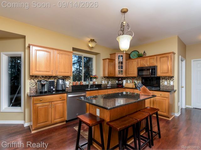 10183 Silver Lake Road, Green Oak Township, MI 48116