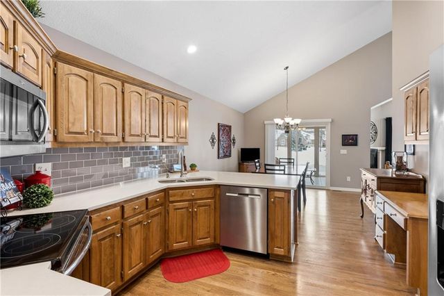 15212 S Greenwood Street 2001, Olathe, KS 66062