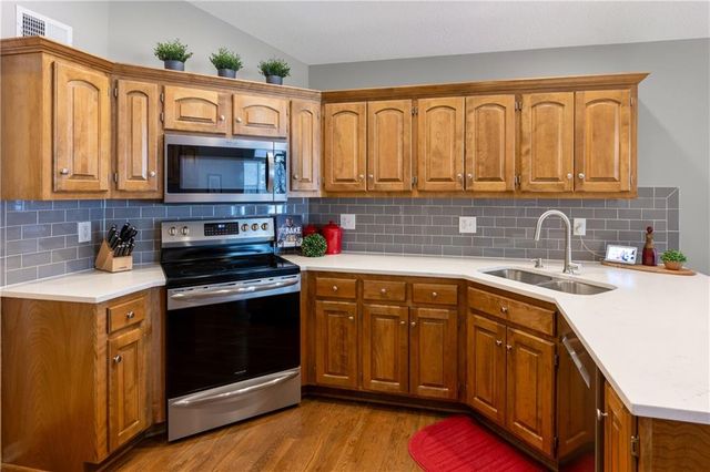 15212 S Greenwood Street 2001, Olathe, KS 66062