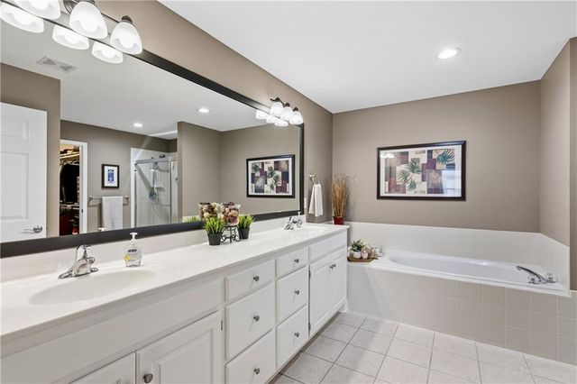 15212 S Greenwood Street 2001, Olathe, KS 66062