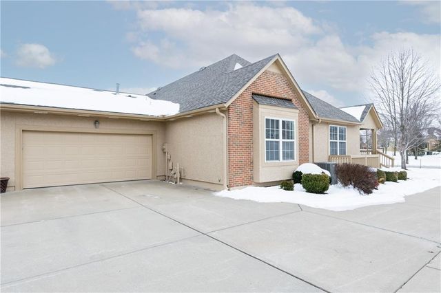 15212 S Greenwood Street 2001, Olathe, KS 66062