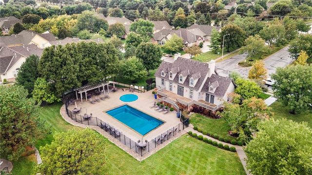 15212 S Greenwood Street 2001, Olathe, KS 66062