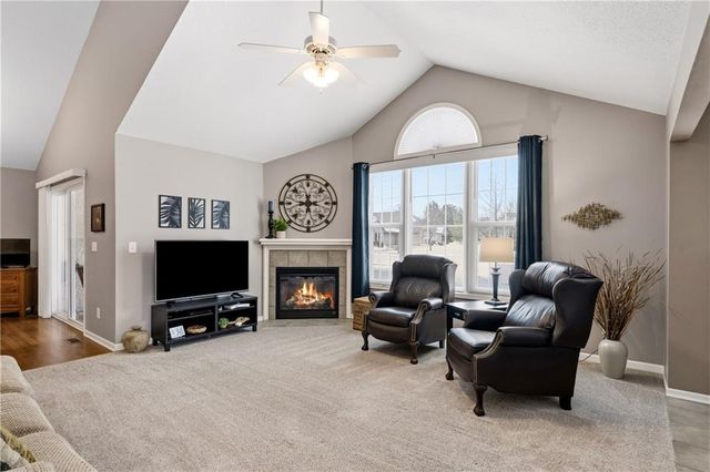 15212 S Greenwood Street 2001, Olathe, KS 66062