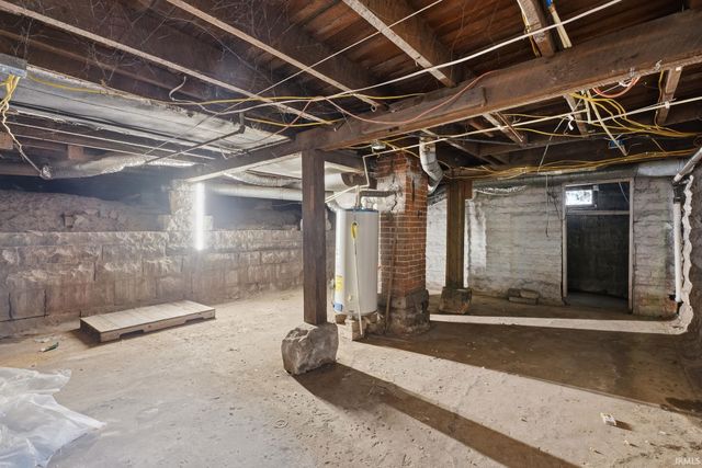 609 H Street, Bedford, IN 47421