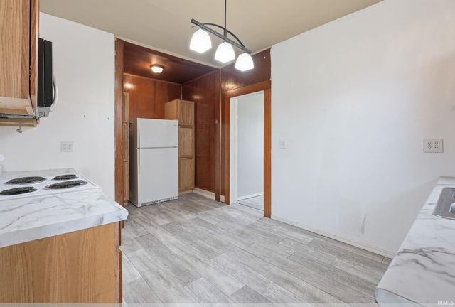 609 H Street, Bedford, IN 47421