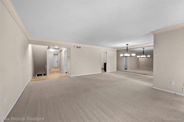 1131 Hillpointe Circle, Bloomfield Charter Township, MI 48304