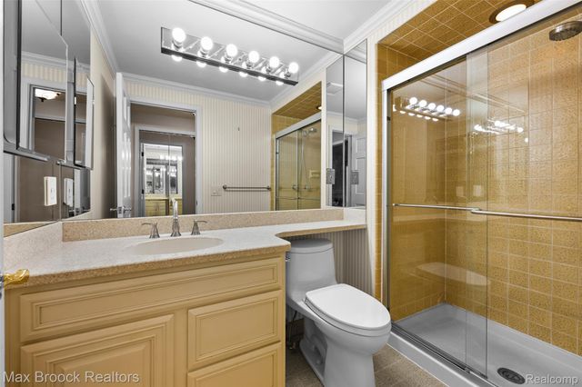 1131 Hillpointe Circle, Bloomfield Charter Township, MI 48304