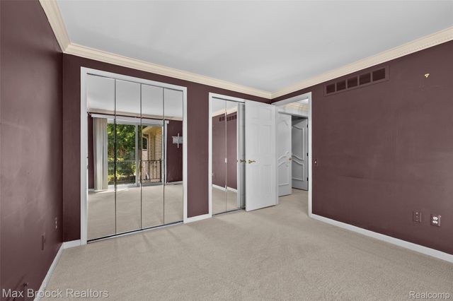 1131 Hillpointe Circle, Bloomfield Charter Township, MI 48304
