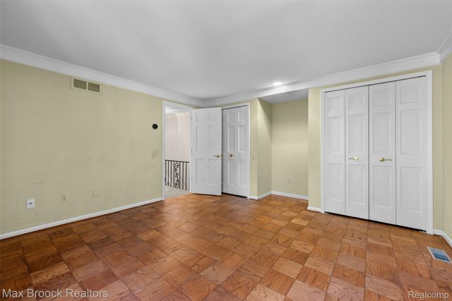 1131 Hillpointe Circle, Bloomfield Charter Township, MI 48304