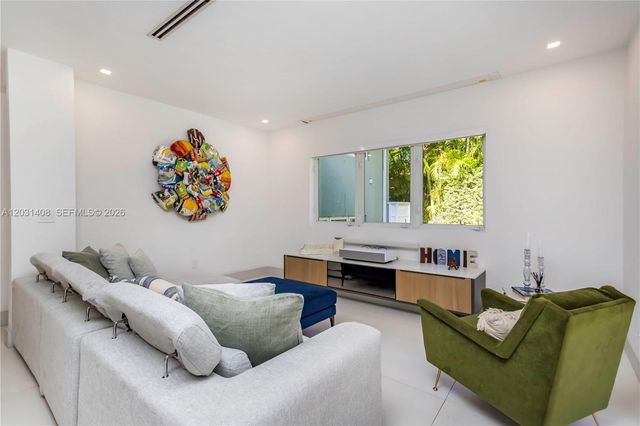 301 E Shore Dr E 301, Miami, FL 33133