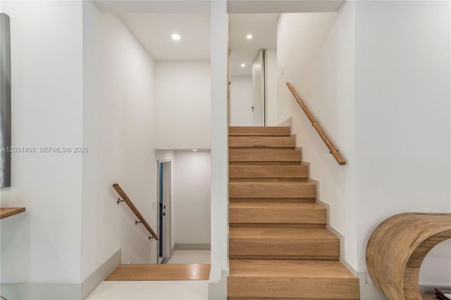 301 E Shore Dr E 301, Miami, FL 33133