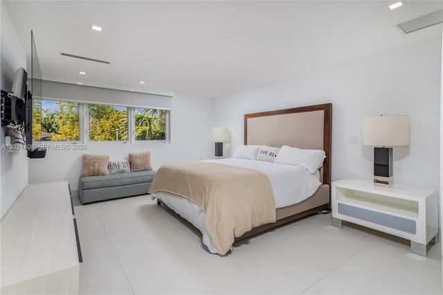 301 E Shore Dr E 301, Miami, FL 33133