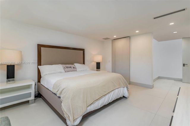 301 E Shore Dr E 301, Miami, FL 33133