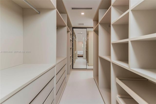 301 E Shore Dr E 301, Miami, FL 33133